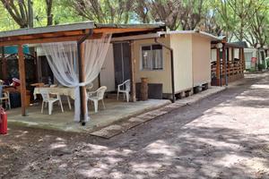 Casetta in campeggio sul lago