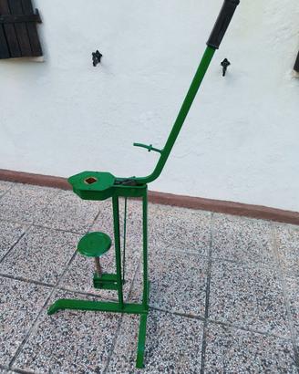 Tappatrice a colonna per tappi in sughero