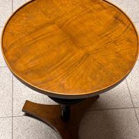 Tavolino antico con porta pipe