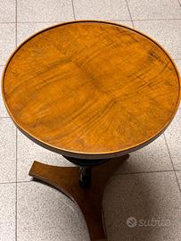 Tavolino antico con porta pipe