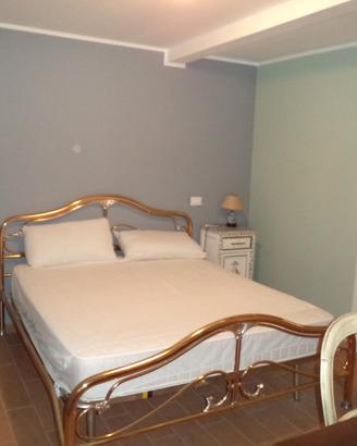 Stanza con bagno privato e cucina in comune