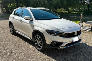 Fiat tipo cross 1.5 hybrid