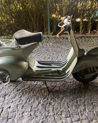 Piaggio Vespa 125 faro basso 1951 vacanze romane