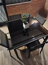 Tavolo e sedie per giardino o terrazzo