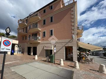 3 LOCALI A CAMEROTA