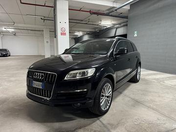 AUDI Q7 3.0 TDI S-Line Pluss 7 POSTI SI PERMUTE