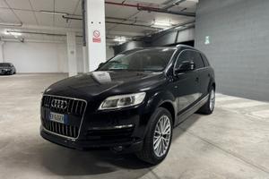 AUDI Q7 3.0 TDI S-Line Pluss 7 POSTI SI PERMUTE