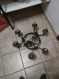 LAMPADARIO ANTICO IN FERRO BATTUTO