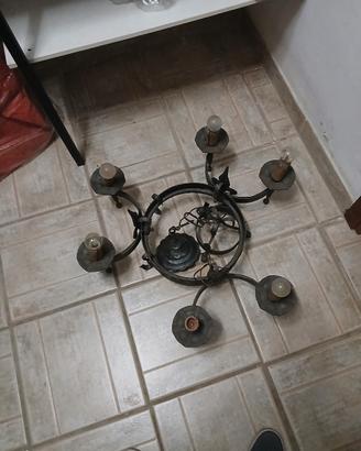 LAMPADARIO ANTICO IN FERRO BATTUTO