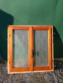 finestra in abete con telaio e profili 