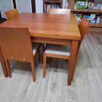 Tavolo e 4 sedie