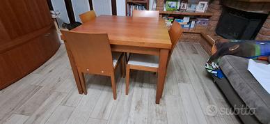 Tavolo e 4 sedie