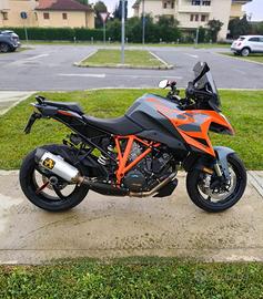 KTM Super Duke 1290 GT 2023