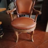 Poltroncina girevole in stile