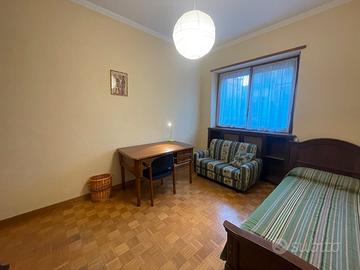 Camera singola per studentessa, Crocetta