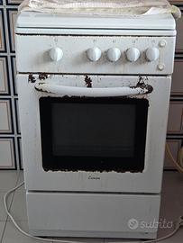 4 fuochi e forno a gas perfettamente funzionante