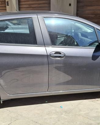 Toyota yaris hybrid 23000 km