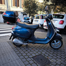 Vespa blu metallizzata lx 150