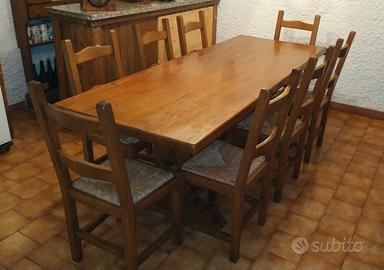 Tavolo in legno massello con 8 sedie 