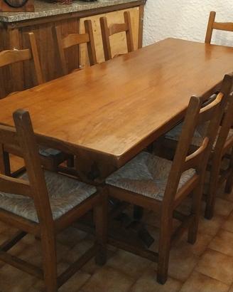 Tavolo in legno massello con 8 sedie 