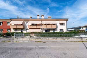 3 LOCALI A VILLAFRANCA DI VERONA