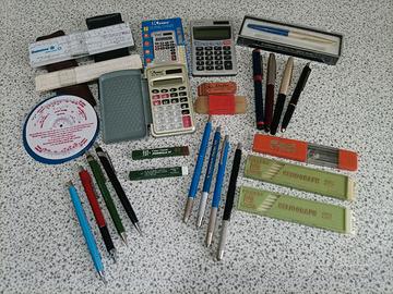 Matite , oggetti vari per l'ufficio vintage