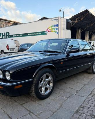 JAGUAR XJ 3.2 cat Executive ISCRITTA ASI