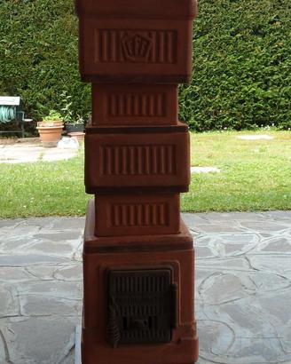 Stufa in terracotta antica
