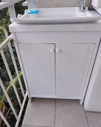 lavandino con armadietto. come nuovo