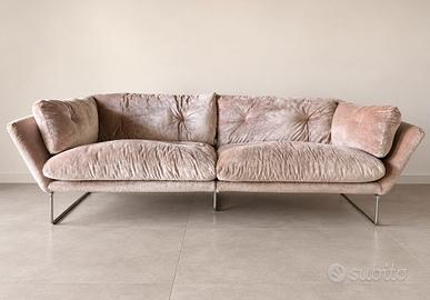 Divano originale Saba color cipria