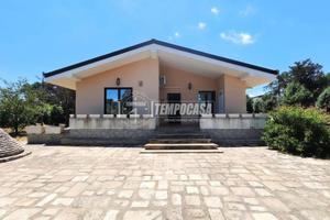 Graziosa villa di 3 vani con terreno