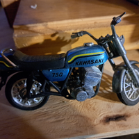 Modellino kawasaki 750