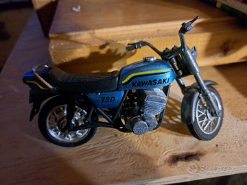 Modellino kawasaki 750