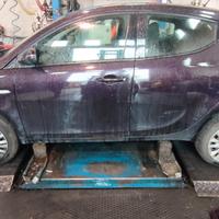 Sportelli sinistri Lancia y 2013