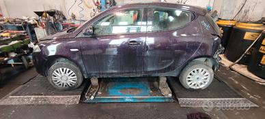 Sportelli sinistri Lancia y 2013