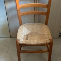 Sedie in legno e paglia