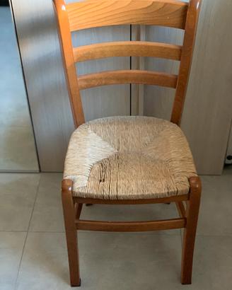 Sedie in legno e paglia
