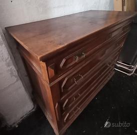 Comò antico in noce massello