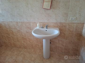 lavabo in ceramica 