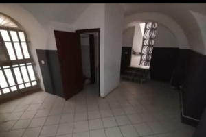 Locale anche ad uso commerciale