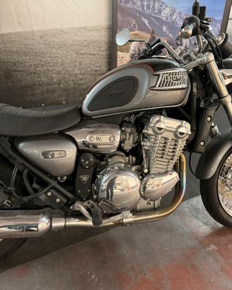 Triumph Thunderbird 900