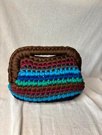 Borsa clutch multicolor all’uncinetto