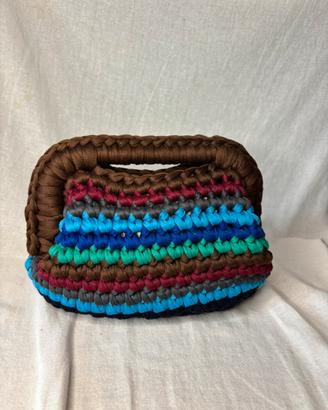 Borsa clutch multicolor all’uncinetto