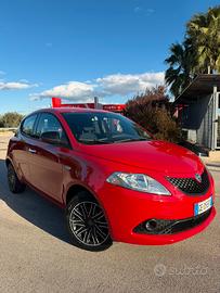 Lancia Ypsilon Gold hybrid