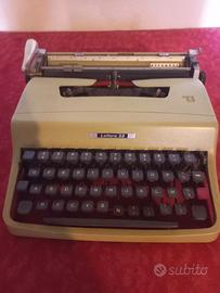 Macchina da scrivere olivetti lettura 32