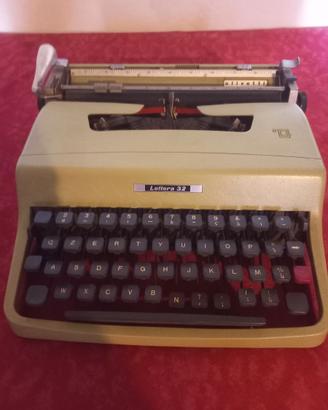 Macchina da scrivere olivetti lettura 32