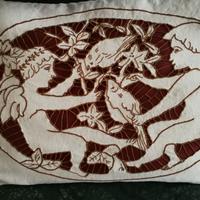cuscino ricamato a mano