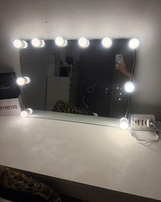 Specchio con luci postazione trucco