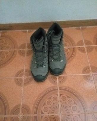 scarponi da montagna 