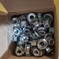 Dadi flangiati M10 Berner